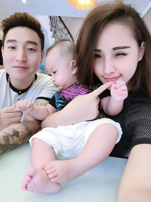 Hạnh phúc của mẹ xinh đẹp có chồng thích quot;làm việc đàn bàquot; - 2