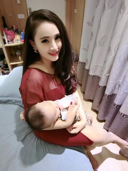 Hạnh phúc của mẹ xinh đẹp có chồng thích quot;làm việc đàn bàquot; - 13