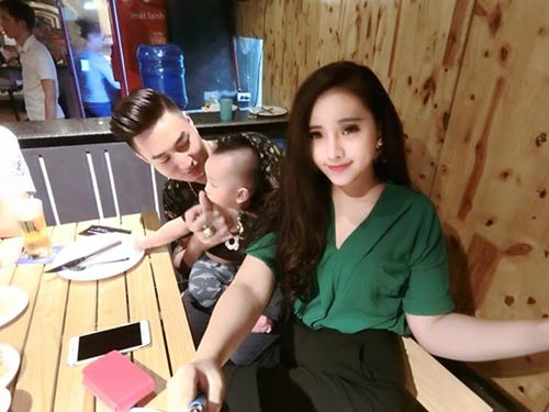 Hạnh phúc của mẹ xinh đẹp có chồng thích quot;làm việc đàn bàquot; - 3