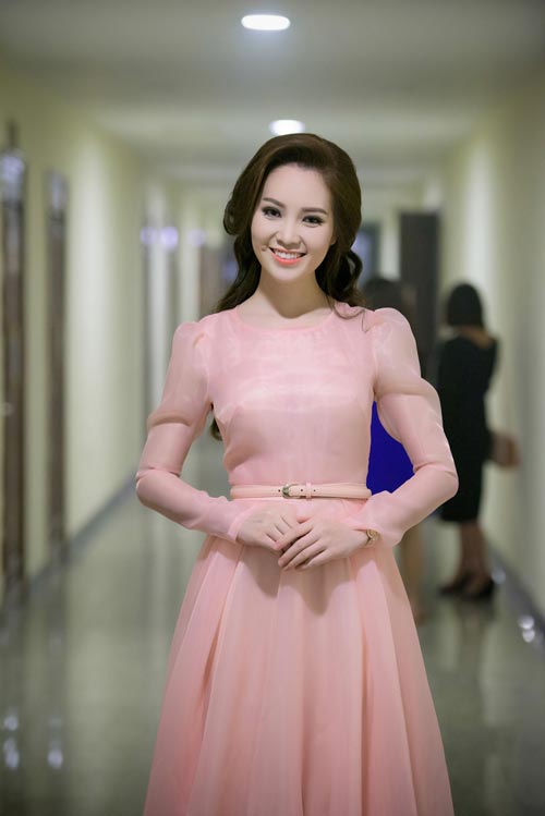 Hồng Nhung, Thụy Vân thăng hoa nhan sắc với tóc đẹp - 2