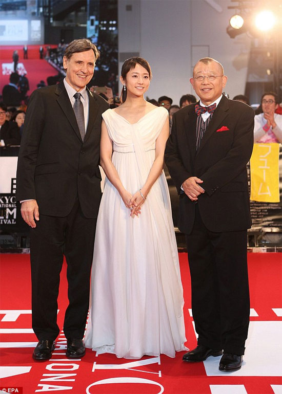 quot;Bỏ rơiquot; vợ, Huỳnh Hiểu Minh cặp kè Lưu Diệc Phi - 13