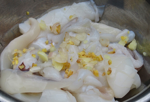 Đổi vị với mực xào hoa thiên lý - 3