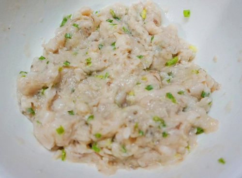 Chả tôm viên chiên nóng hổi, hấp dẫn cho bé - 6