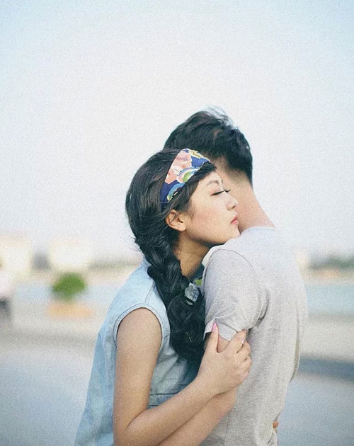 Không làm ra tiền, nhắm mắt nhìn vợ ngoại tình - 1