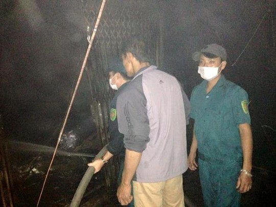 Hàng chục ki-ốt bị thiêu rụi trong vụ cháy chợ lúc nửa đêm - 2