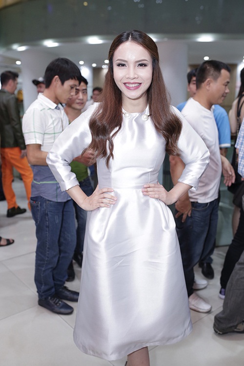 Vũ Ngọc Anh, Hoàng Thuỳ Linh gợi cảm không ngờ - 9