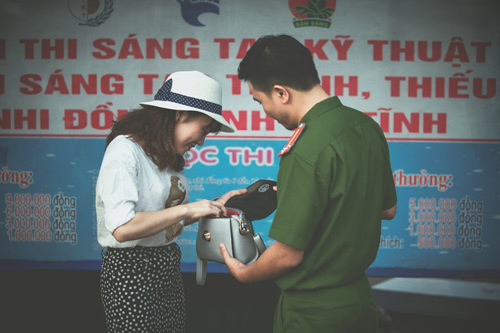 Chuyện tình nên thơ của anh công an và cô nàng gặp cướp - 13