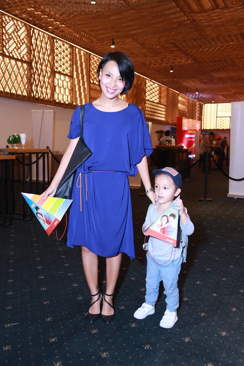 Vợ chồng Hồng Nhung khoe 2 con song sinh quot;gây sốtquot; - 13