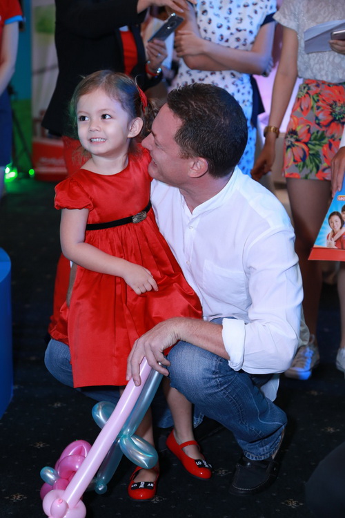 Vợ chồng Hồng Nhung khoe 2 con song sinh quot;gây sốtquot; - 9