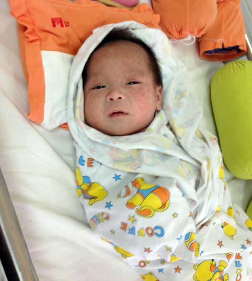 Xót thương em bé xinh đẹp bị bỏ rơi tới 2 lần - 5