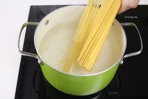 Mỳ Ý sốt húng quế ngon miệng, dễ làm - 4