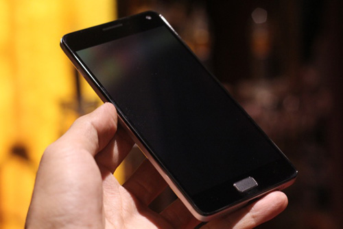 Smartphone Lenovo pin 5.000mAh kiêm sạc dự phòng ra mắt thị trường Việt Nam - 1
