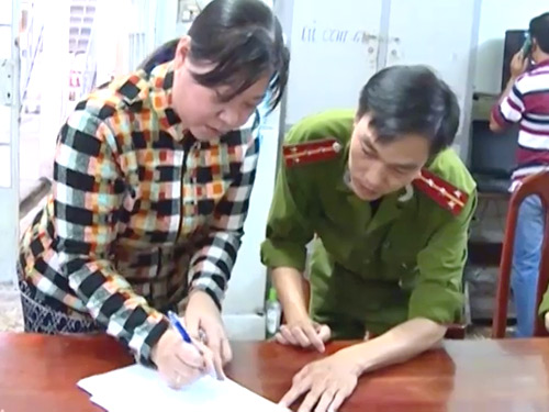 Mất 3 tỉ đồng quot;giải bùaquot;, vợ chồng vẫn ly hôn - 1