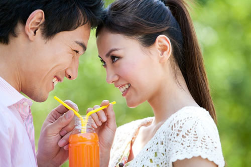 Chiếc bình hoa vỡ và câu chuyện cảm động về tình cảm vợ chồng - 1