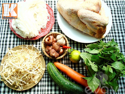 Bữa sáng hấp dẫn với phở gà trộn - 1
