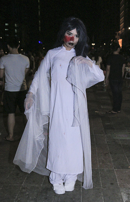 Sài Gòn ngập tràn quot;ma quỷquot; trong ngày Halloween - 1