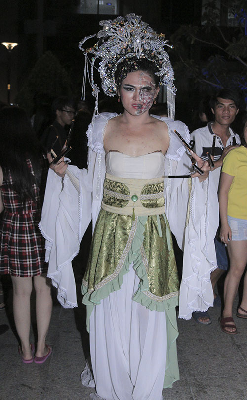 Sài Gòn ngập tràn quot;ma quỷquot; trong ngày Halloween - 6