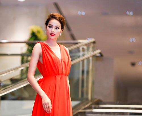 quot;Gái 2 conquot; Jennifer Phạm không hề lép vế đàn em - 3