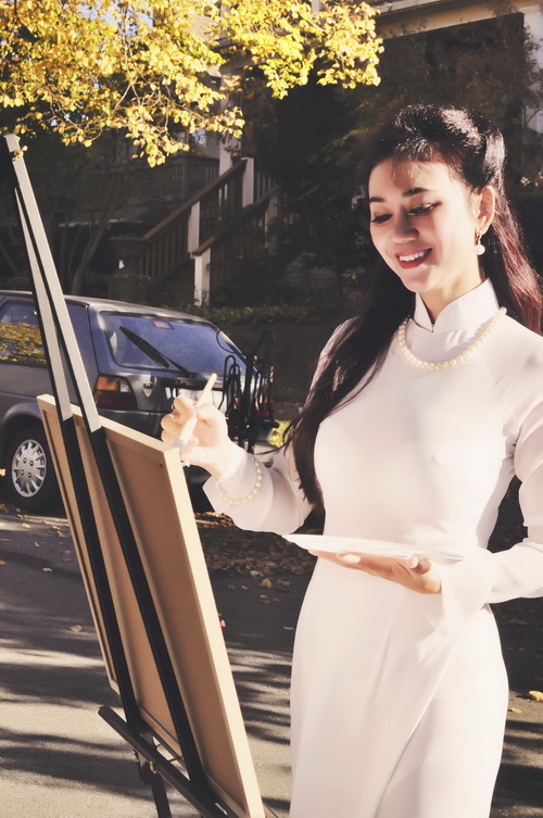 HH Mỹ Vân U40 mặc áo dài như quot;gái đôi mươiquot; - 1