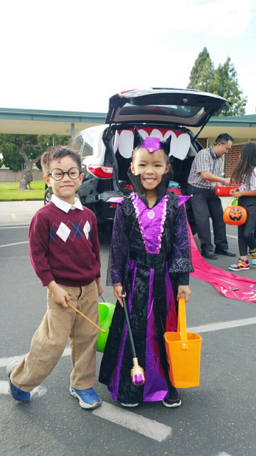 Việt Hương, Thái Hòa vui chơi cùng con ngày Halloween - 11