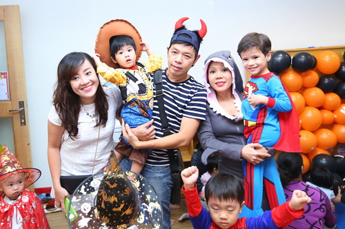 Việt Hương, Thái Hòa vui chơi cùng con ngày Halloween - 6