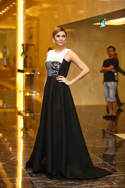 Hoàng Yến vẫn diễn catwalk dù đã tuyên bố giải nghệ - 1