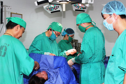 Giành giật sự sống cho mẹ con sản phụ từ tay tử thần - 1