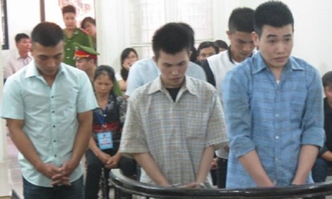 Côn đồ đấm đá người đàn ông tử vong vì can ngăn đánh nhau - 1