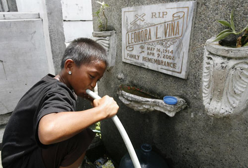 Ảnh: Nơi người sống quot;ăn ởquot; cùng người chết ở Philippines - 10
