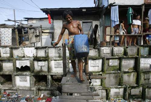 Ảnh: Nơi người sống quot;ăn ởquot; cùng người chết ở Philippines - 11