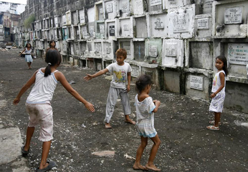 Ảnh: Nơi người sống quot;ăn ởquot; cùng người chết ở Philippines - 14