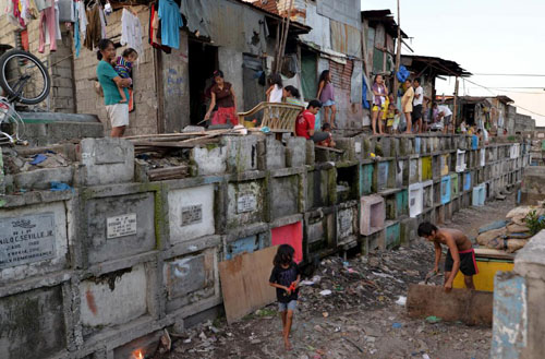 Ảnh: Nơi người sống quot;ăn ởquot; cùng người chết ở Philippines - 6