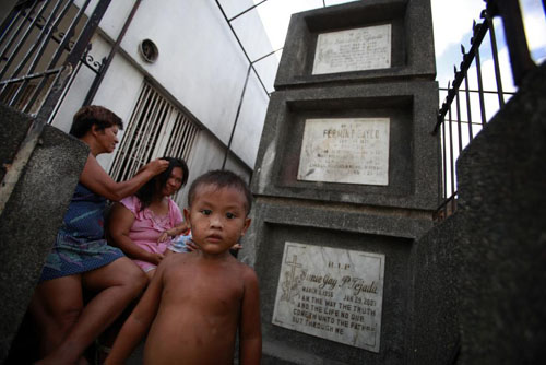 Ảnh: Nơi người sống quot;ăn ởquot; cùng người chết ở Philippines - 7