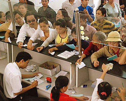 #039;Người dân được hưởng lợi nhiều khi tăng giá dịch vụ y tế#039; - 2