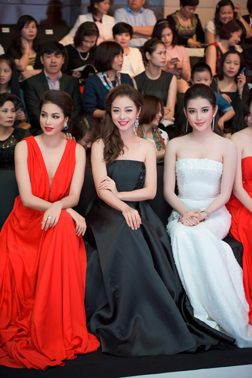 HH Phạm Hương quot;tăng tuổiquot; với tóc búi kiểu Pháp - 11