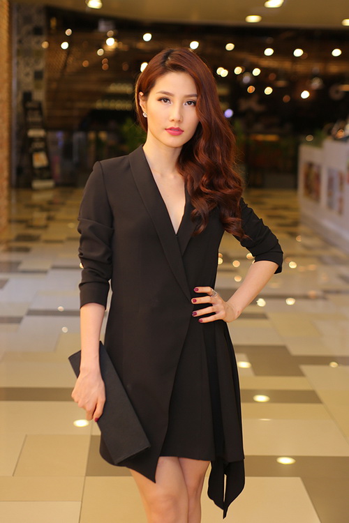 HH Phạm Hương quot;tăng tuổiquot; với tóc búi kiểu Pháp - 14