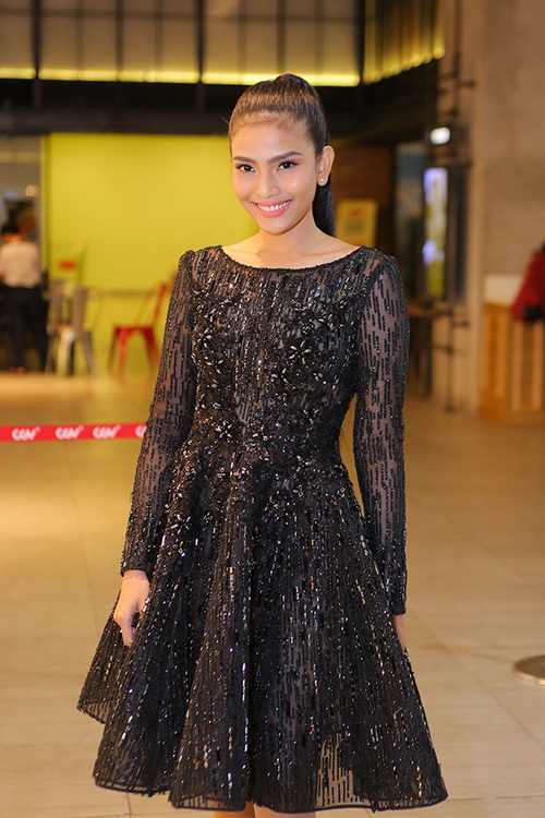 HH Phạm Hương quot;tăng tuổiquot; với tóc búi kiểu Pháp - 17