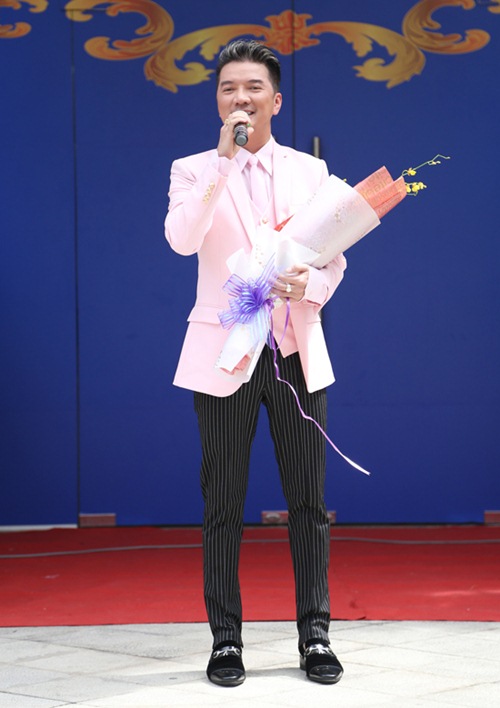 Mr Đàm đưa học trò The Voice cùng đi chạy show - 1