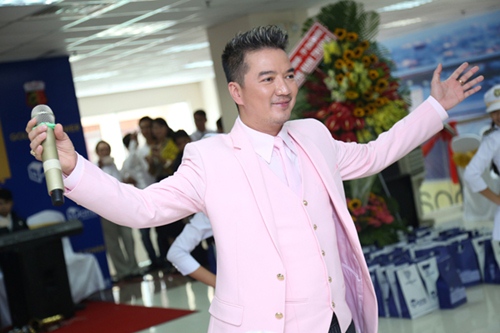 Mr Đàm đưa học trò The Voice cùng đi chạy show - 3