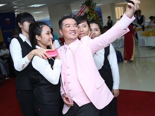 Mr Đàm đưa học trò The Voice cùng đi chạy show - 5