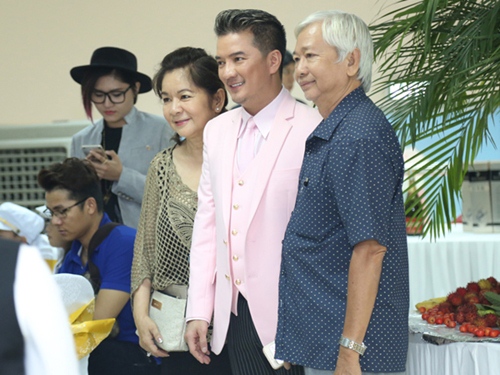 Mr Đàm đưa học trò The Voice cùng đi chạy show - 4