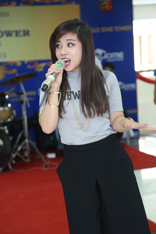 Mr Đàm đưa học trò The Voice cùng đi chạy show - 7
