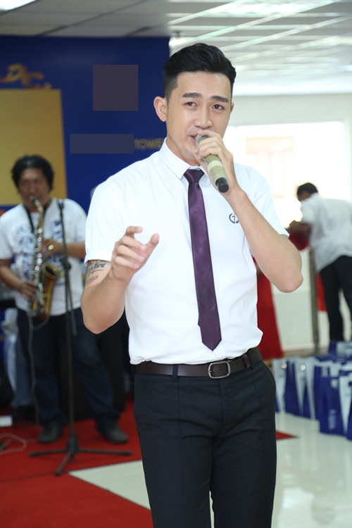 Mr Đàm đưa học trò The Voice cùng đi chạy show - 8