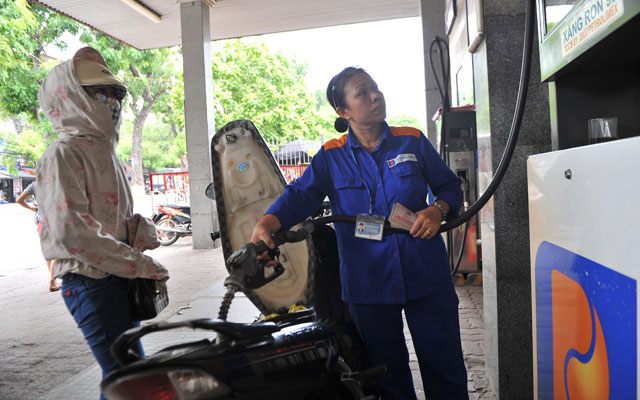 Có thêm quot;cớquot; để xăng giảm giá ngày 3.11 - 1