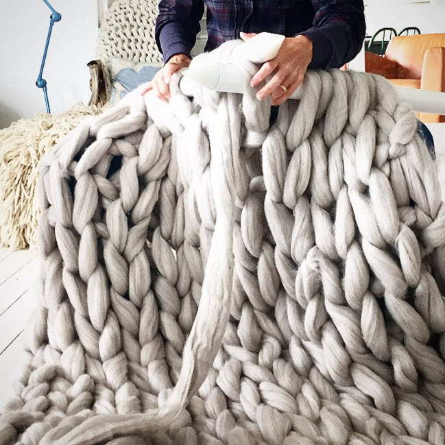 Chị em khắp nơi phát sốt mốt đan chăn len khổng lồ - 2