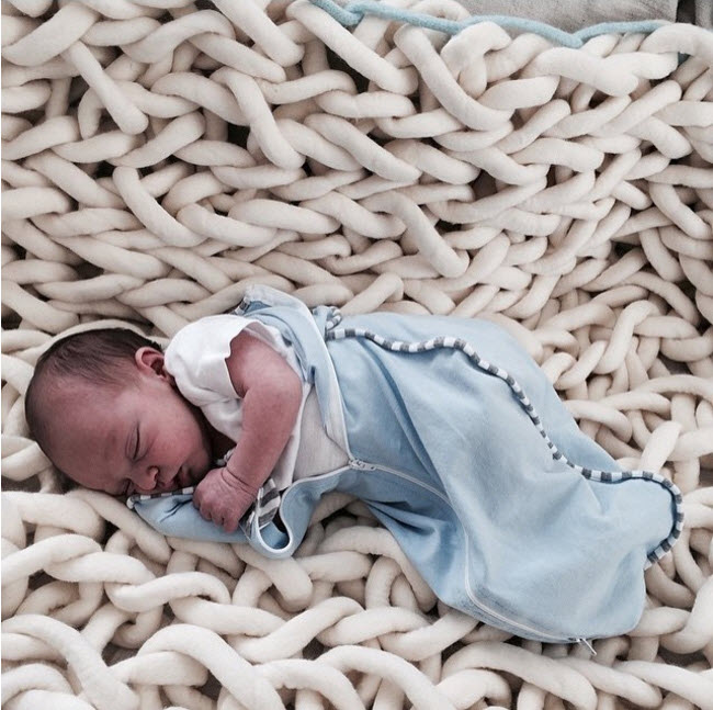 Chị em khắp nơi phát sốt mốt đan chăn len khổng lồ - 7