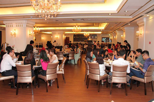 Hoa hậu Phạm Hương tham dự khai trương Dim Tu Tac - 5