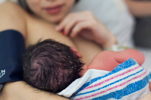 Bộ ảnh đẻ thường dưới nước nhẹ như không của mẹ Nhật - 18