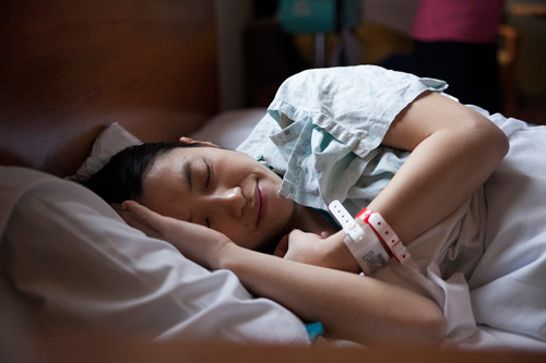 Bộ ảnh đẻ thường dưới nước nhẹ như không của mẹ Nhật - 3