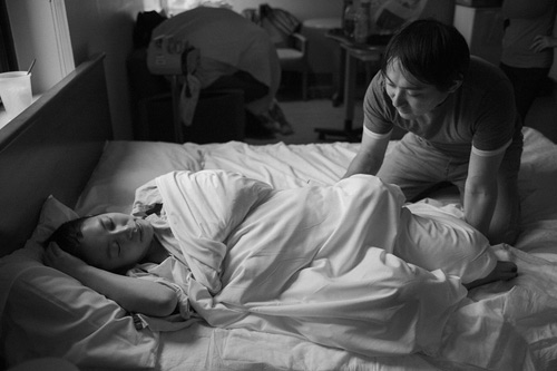 Bộ ảnh đẻ thường dưới nước nhẹ như không của mẹ Nhật - 2